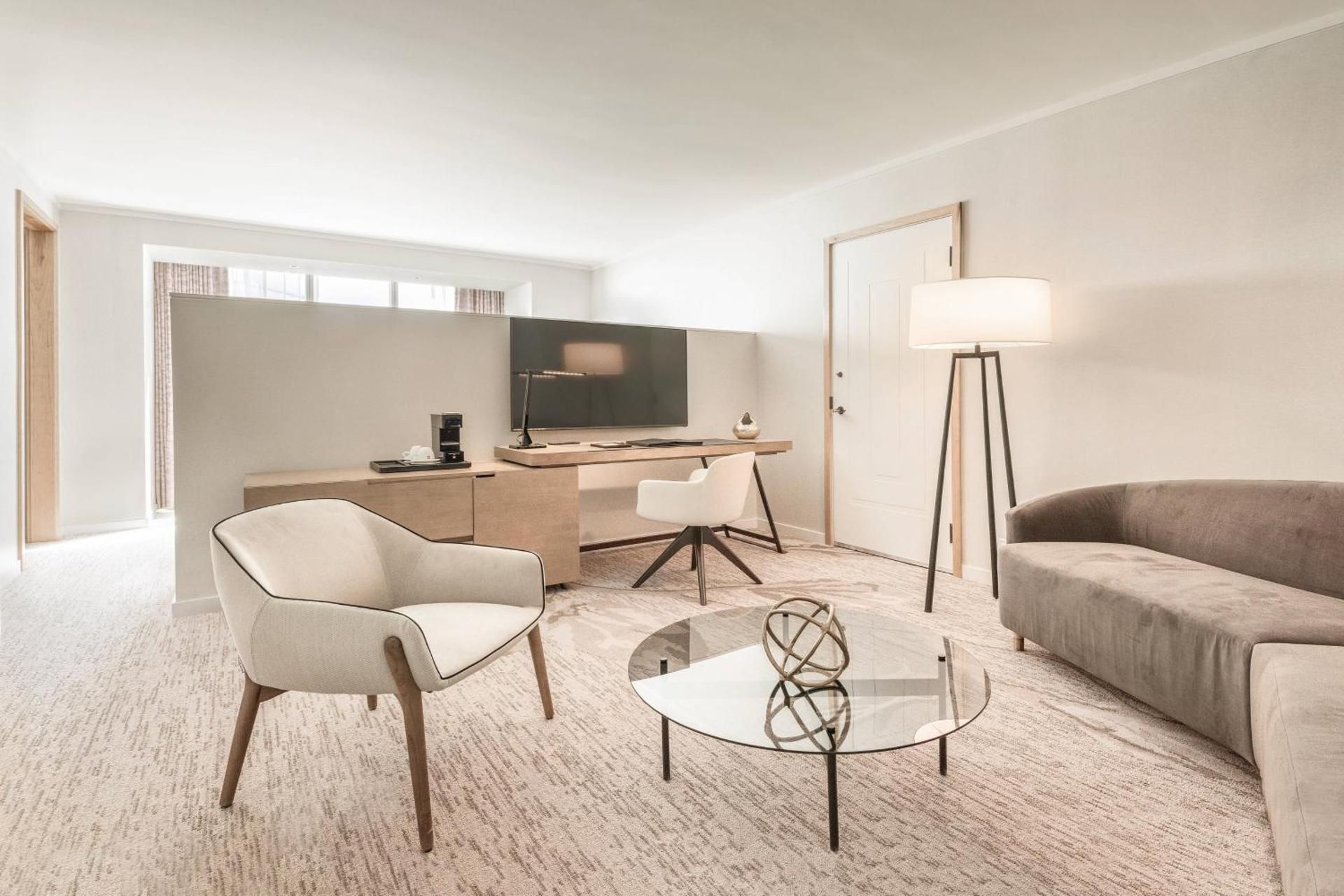 Junior Suite, 1 King, Water view