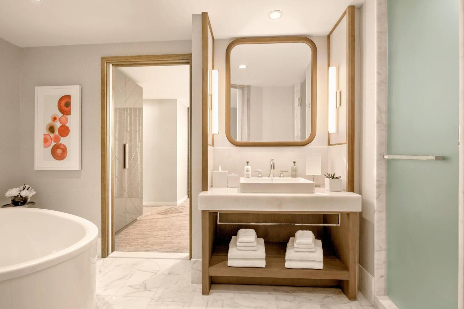 Executive Lounge Access, One-Bedroom King Suite