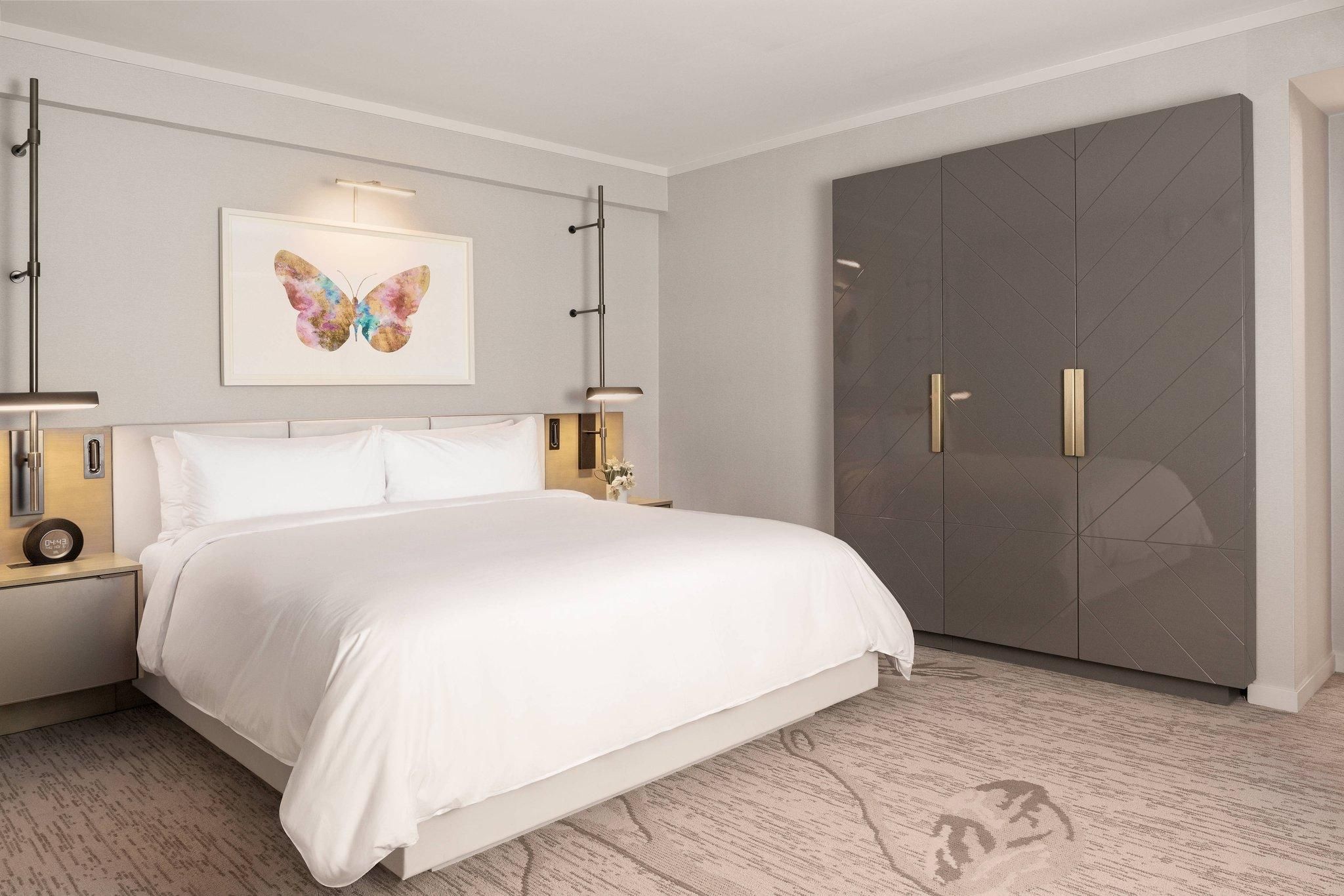 1 Bedroom Executive Suite, 1 King, Water view, High floor