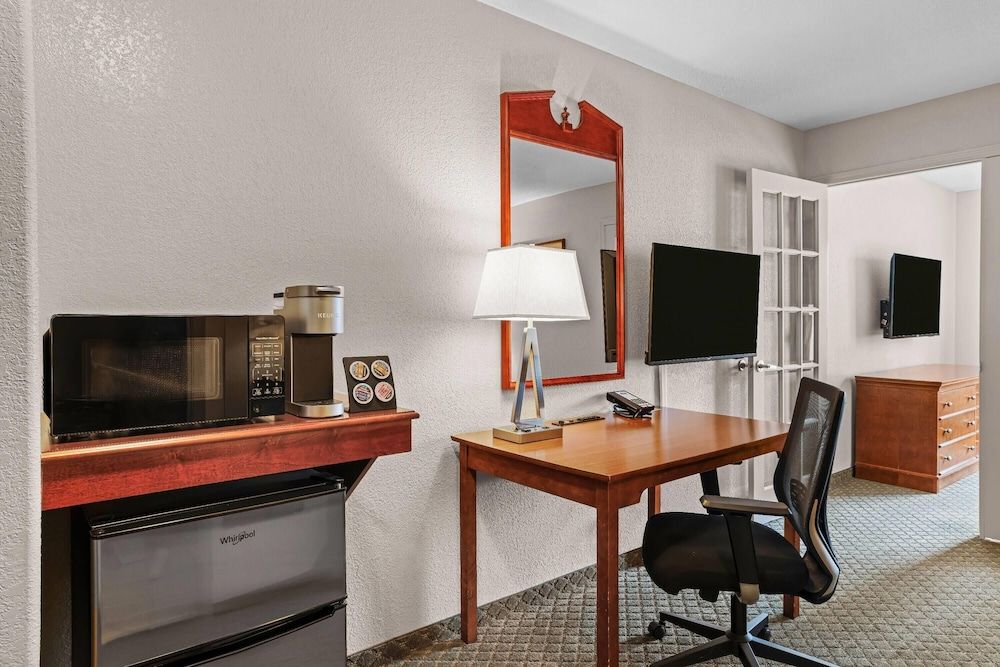 Suite, 1 King Bed, Non Smoking
