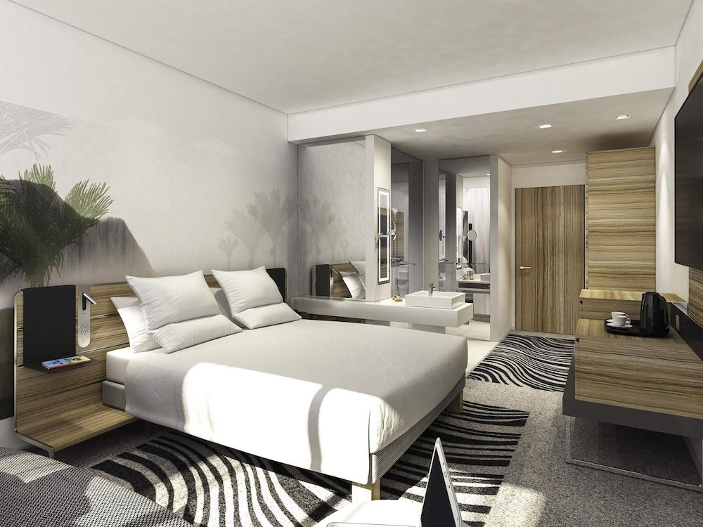 undefined Novotel London Waterloo 4