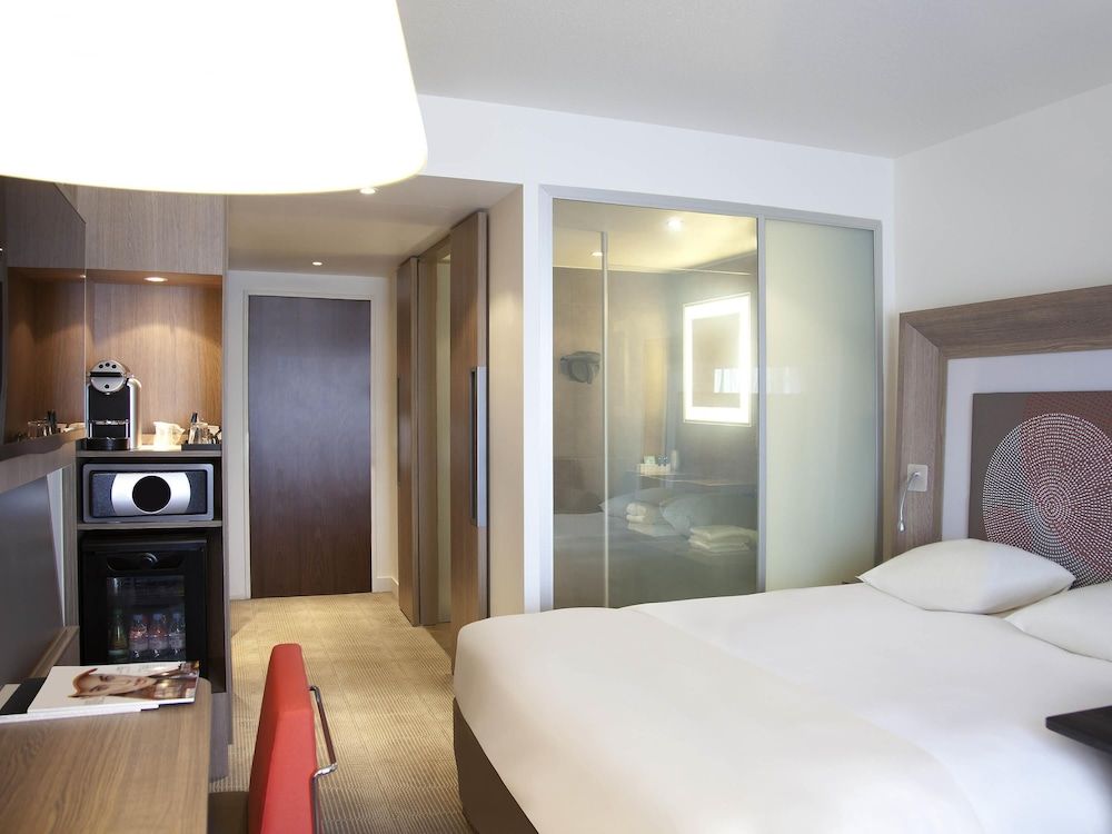 undefined Novotel London Waterloo 9