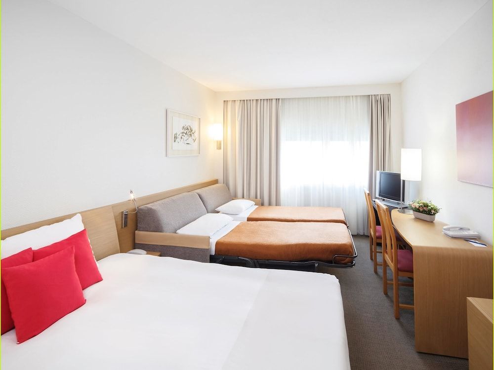 undefined Novotel London Waterloo 7
