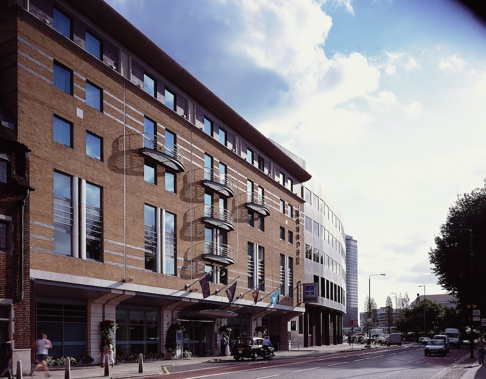 undefined Novotel London Waterloo 2