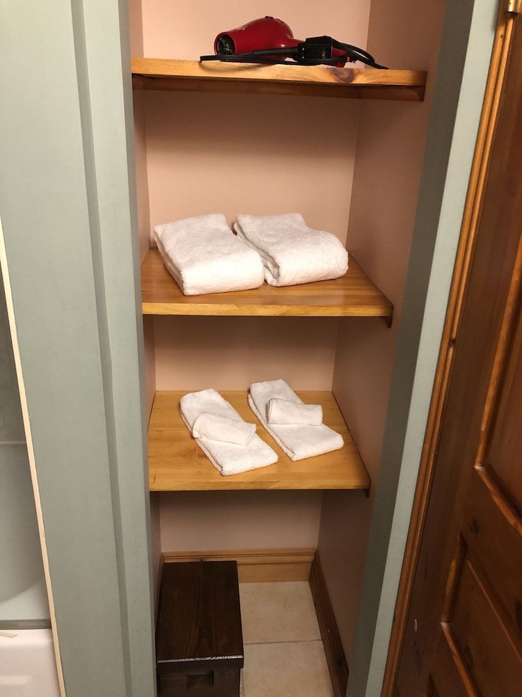 Manoir Ramezay Family Suite, Kitchen 7