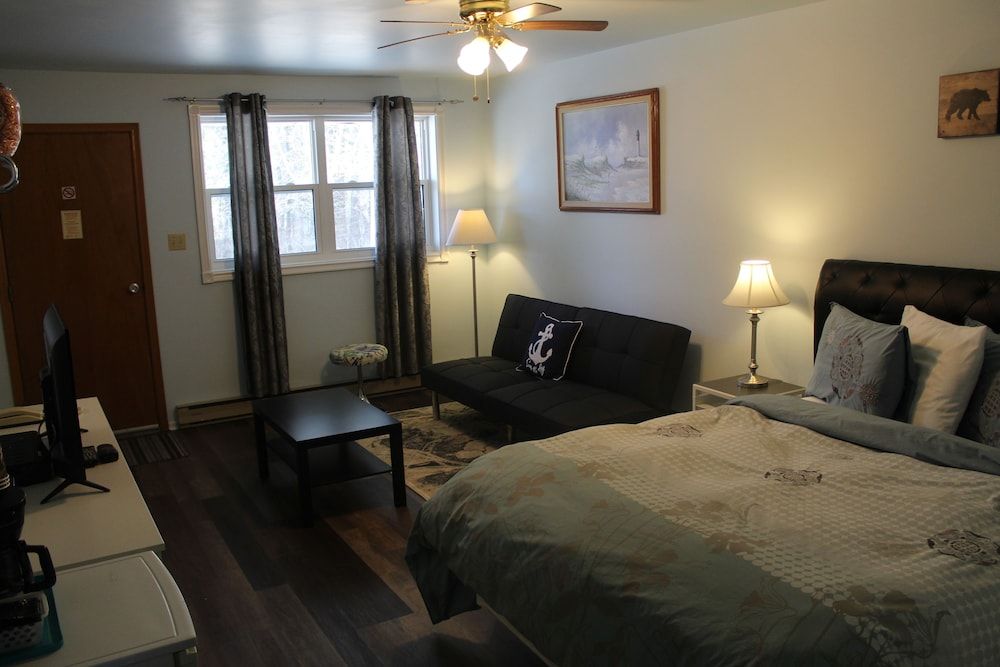 Shenstone Motor Inn & Restaurant Family Room 4