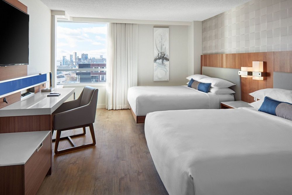 Deluxe Room, 1 Queen Bed, River View, Corner