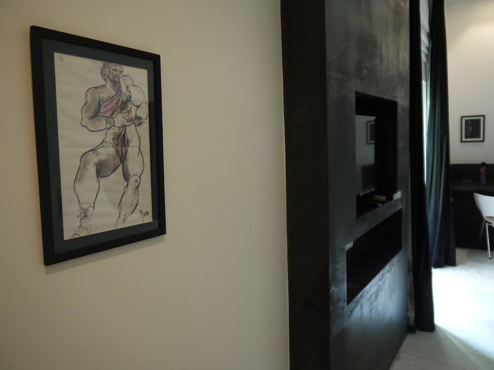 Arthur&Paul - Caters to Men Standard Room, 1 Queen Bed 11