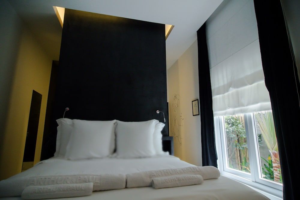 Arthur&Paul - Caters to Men Standard Room, 1 Queen Bed 4