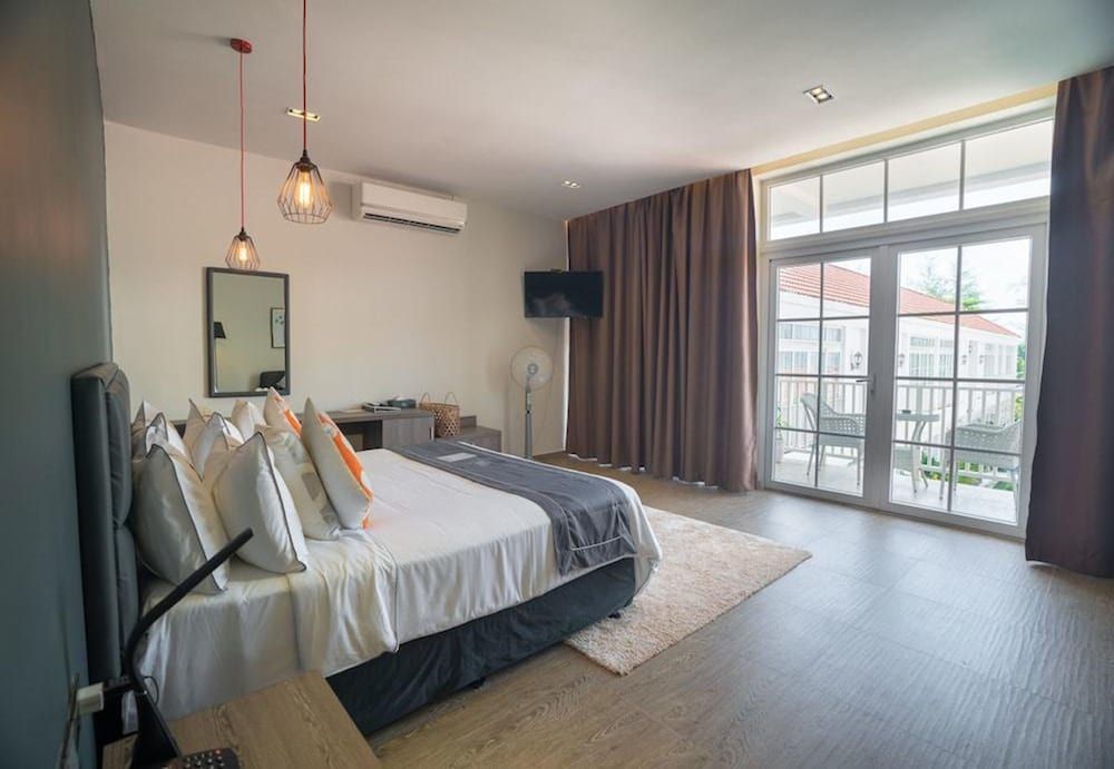 White Boutique Hotel & Residences Junior Double Room, Balcony 4