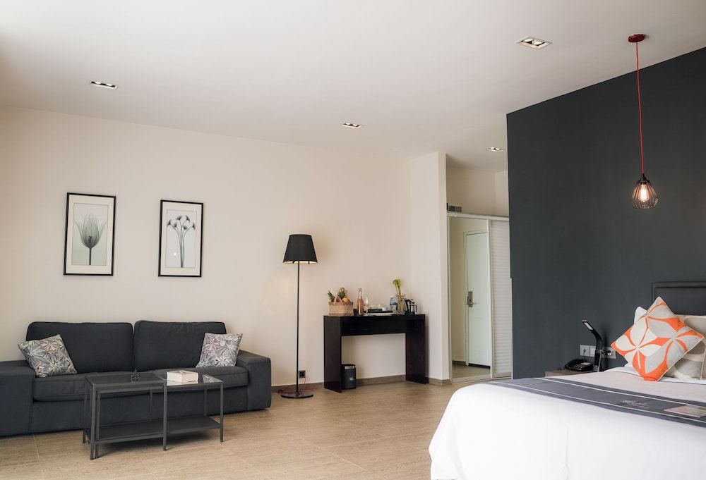 White Boutique Hotel & Residences Junior Double Room, Balcony 8