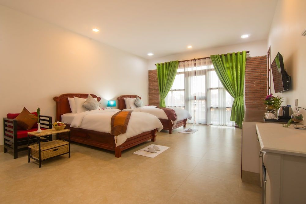 Deluxe Triple Room, Pool View