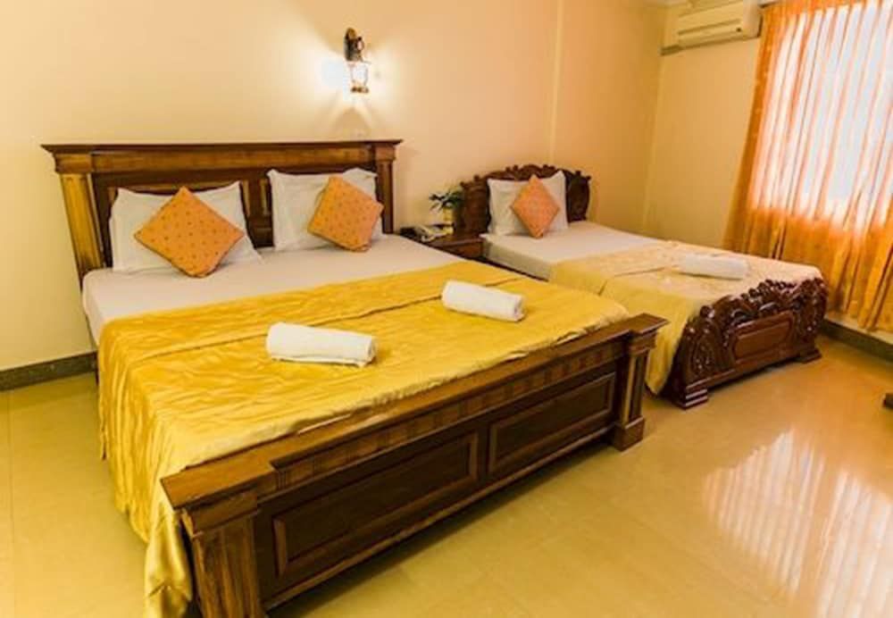Asia Hotel Battambang Deluxe Double or Twin Room (with A/C) 3