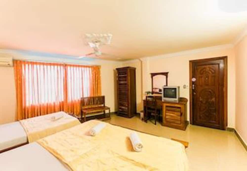 Asia Hotel Battambang Standard Double or Twin Room (with A/C) 3