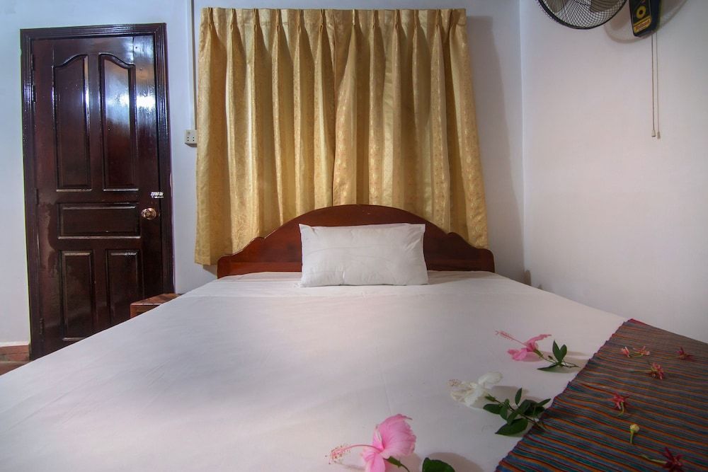 Single Room Garden View with individual kiosk and hammock