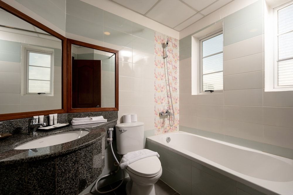 Grand Bayon Siem Reap Hotel Deluxe Double Room, Balcony, City View 5