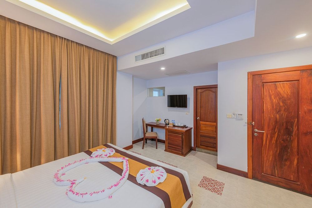 Shadow Angkor Residence Deluxe Club Room 8