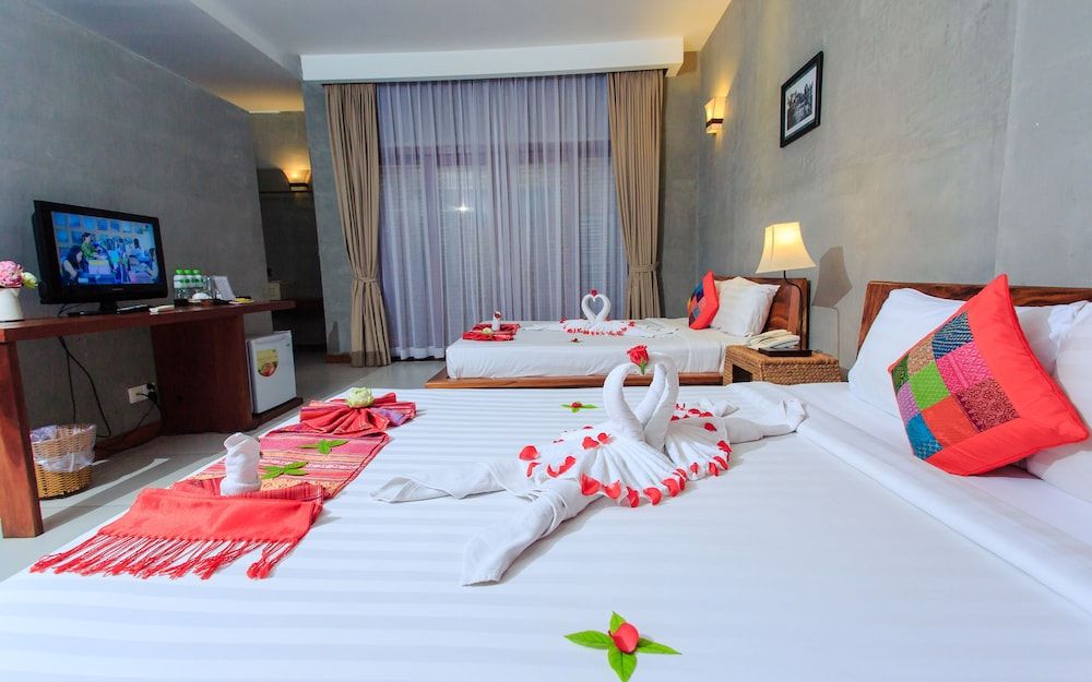 Saravoan Royal Palace Family Room 13