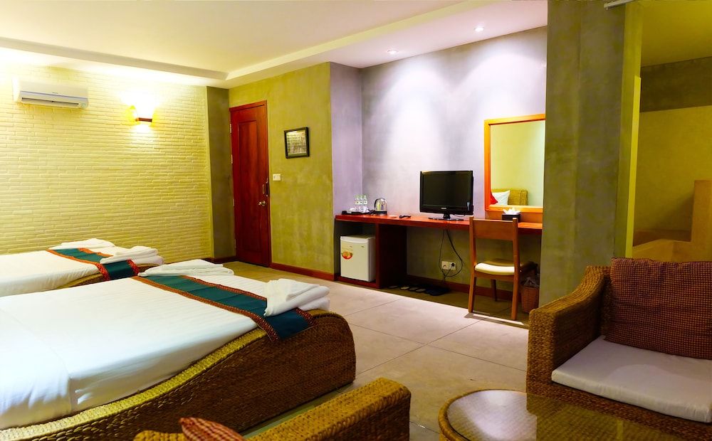 Saravoan Royal Palace Family Room 8