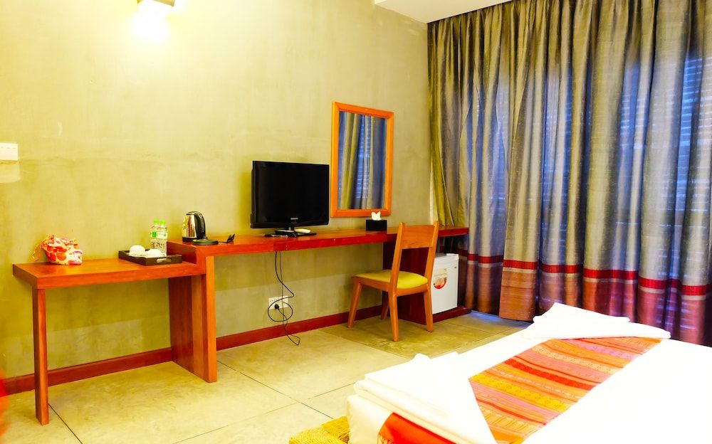 Saravoan Royal Palace Family Room 29