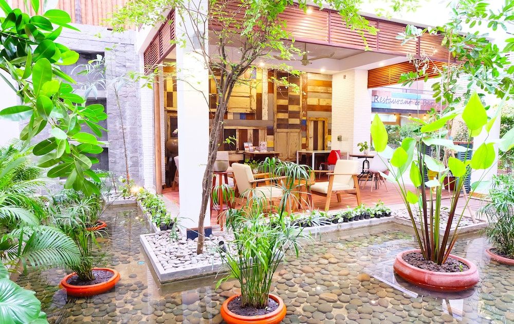 undefined Saravoan Royal Palace 5