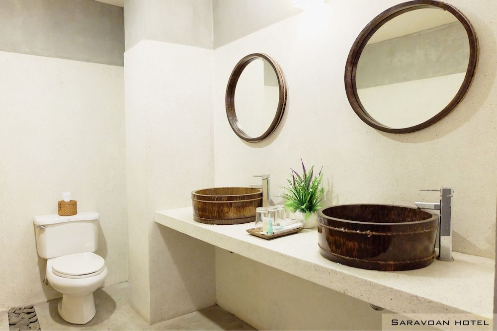 Saravoan Royal Palace Family Room 21