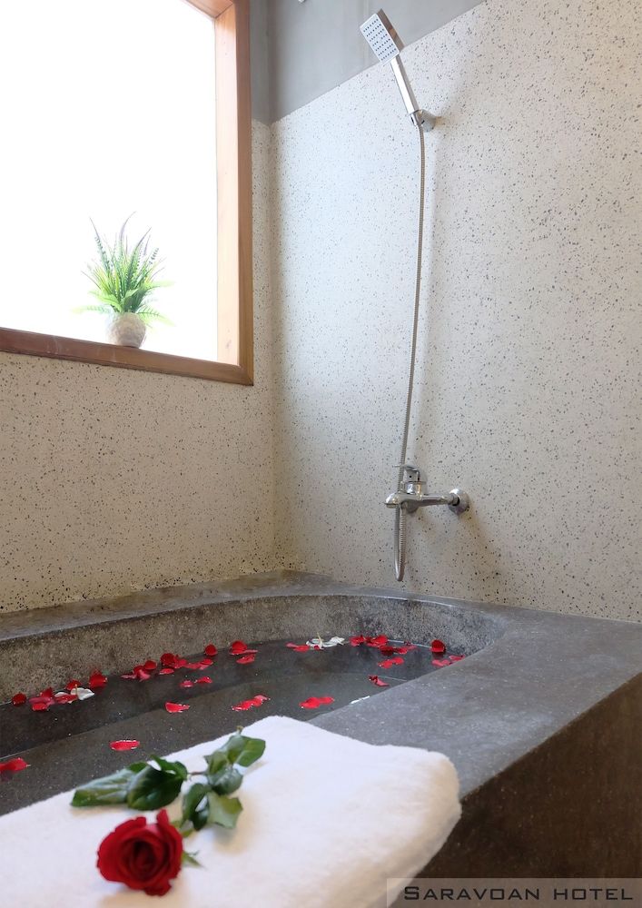 Saravoan Royal Palace Family Room 27