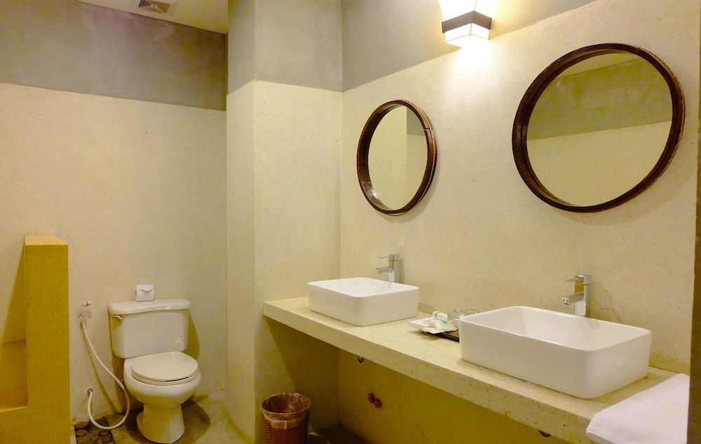 Saravoan Royal Palace Family Room 23