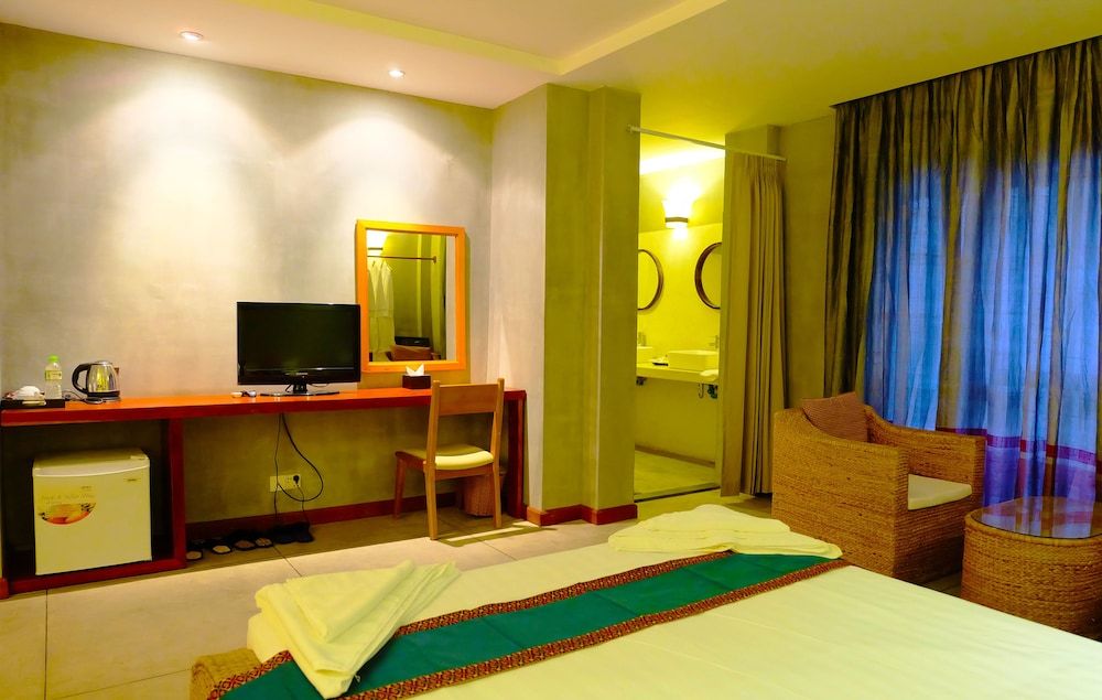 Saravoan Royal Palace Family Room 9