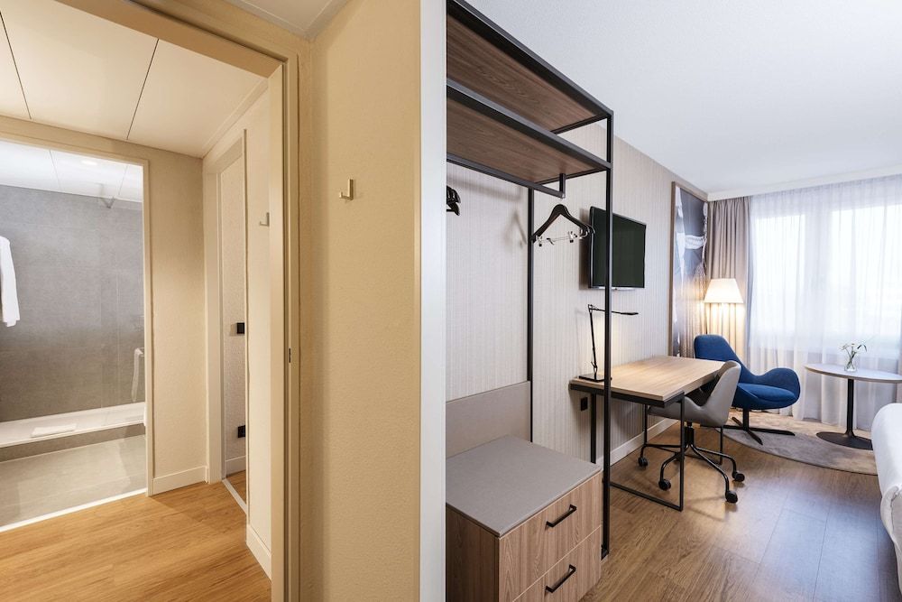 NH München Airport Superior Room 12