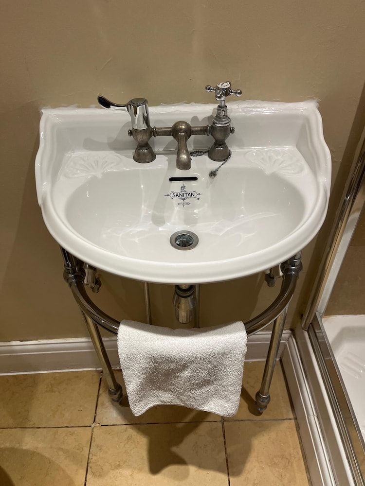 undefined Cranley Hotel London 6