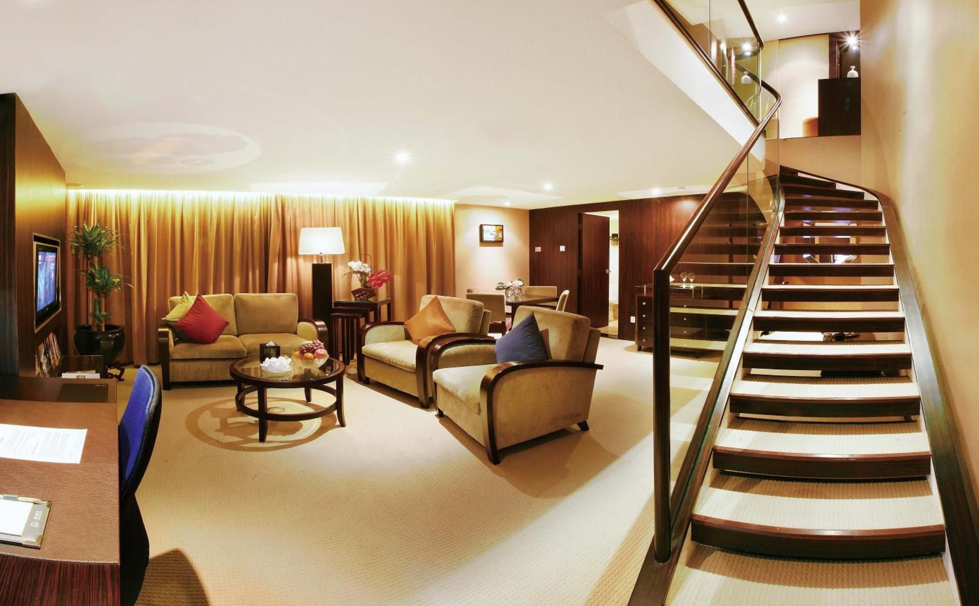 Executive Duplex Suite with Club Floor Benefit