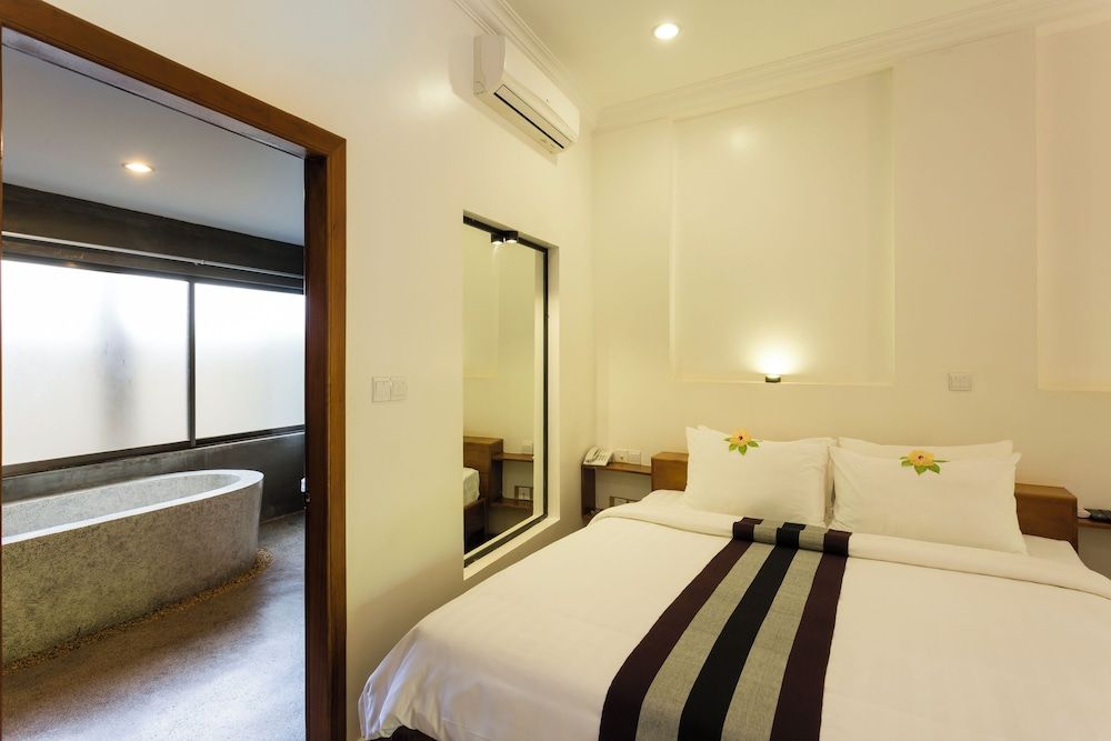 Le Jardin d'Angkor Hotel Deluxe Double Room, Pool View 8