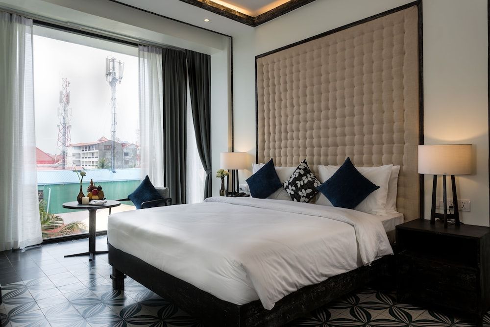 Monthara Angkor Residence Deluxe Double Room 4