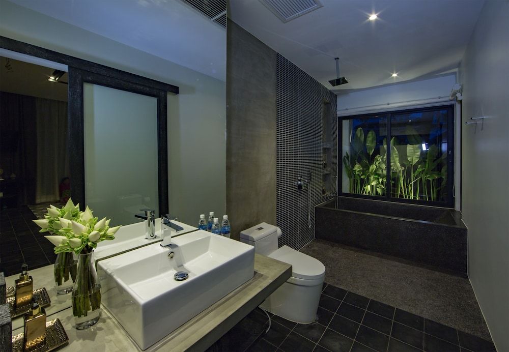 Deep Soaking Bathtub