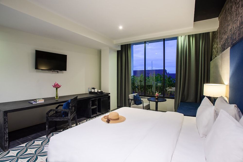 Monthara Angkor Residence Deluxe Double Room 9