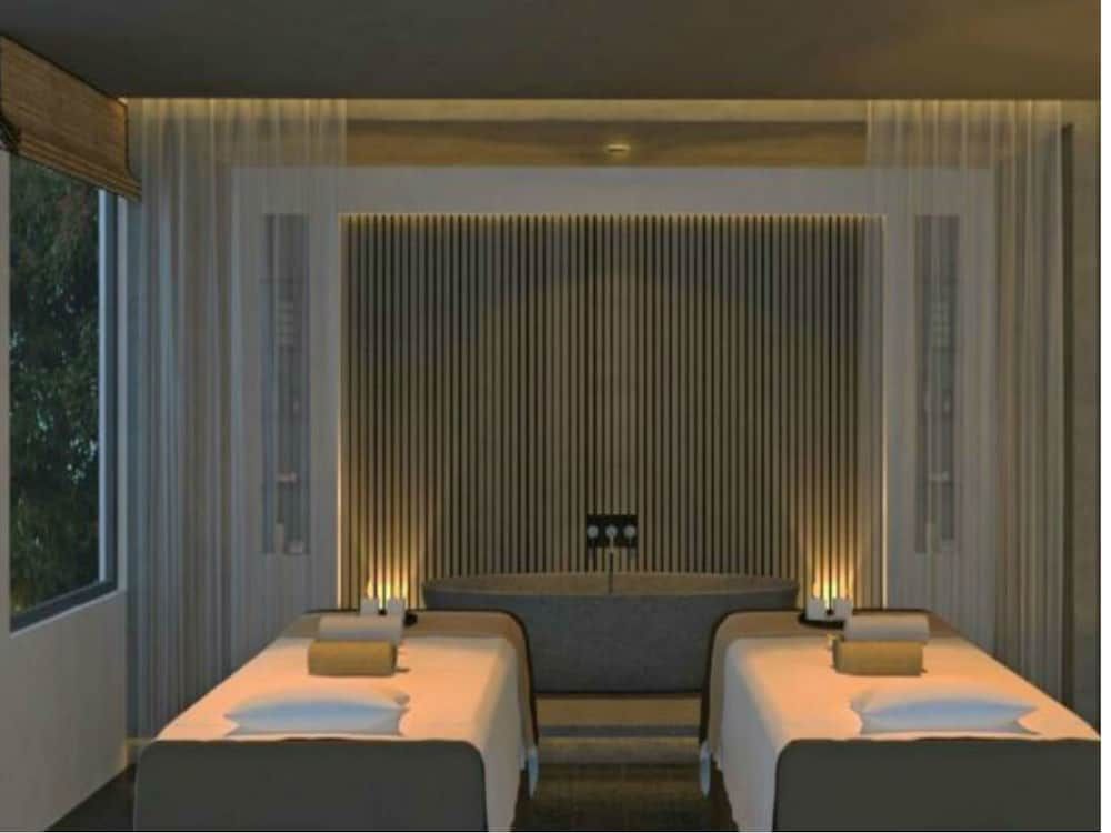 undefined Solitaire Kamreuk Resort 9