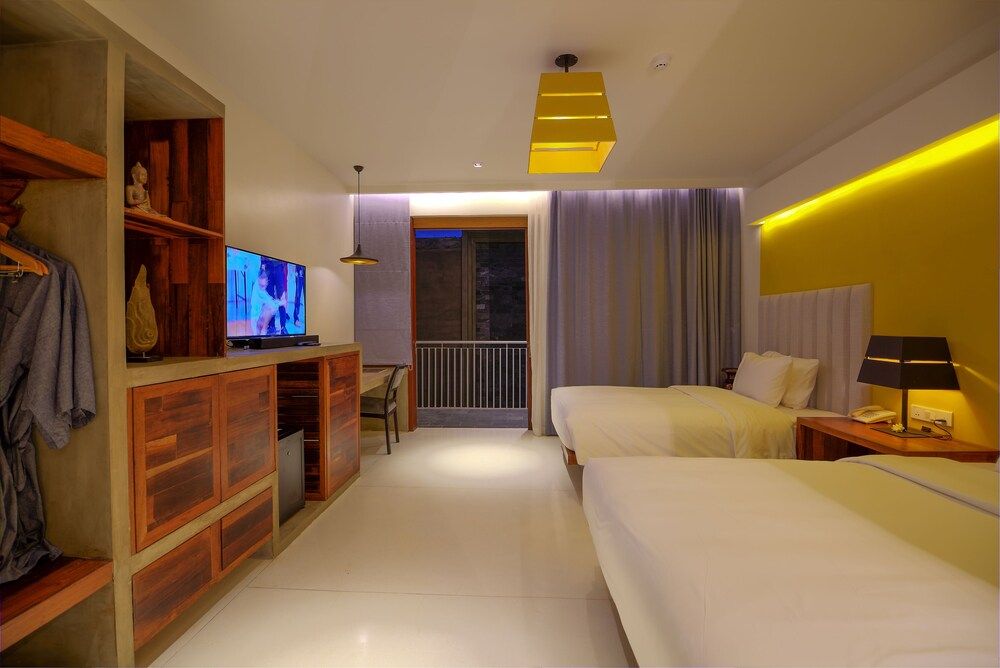 Apsara Residence Hotel Deluxe Twin with Balcony 13