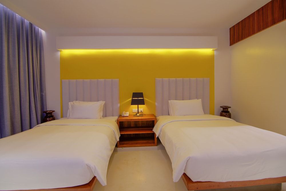 Apsara Residence Hotel Deluxe Twin with Balcony 10