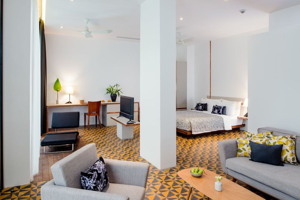 1920 Hotel Suite (1 way pick up) 2