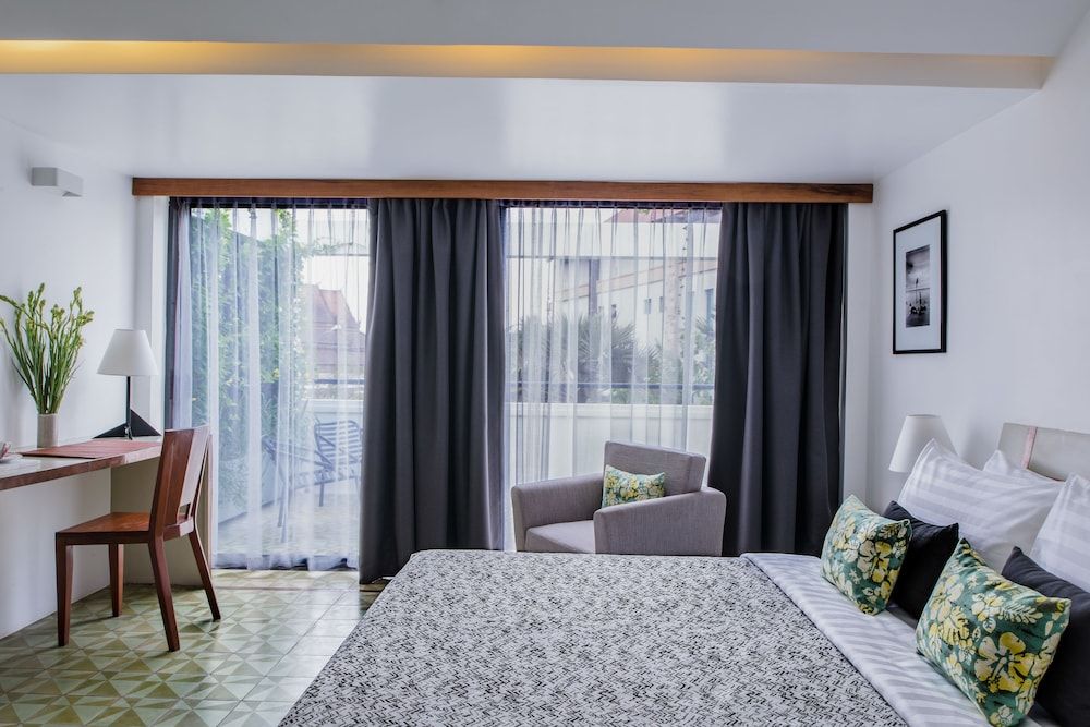 1920 Hotel Premier Double Room (1 way pick up) 5