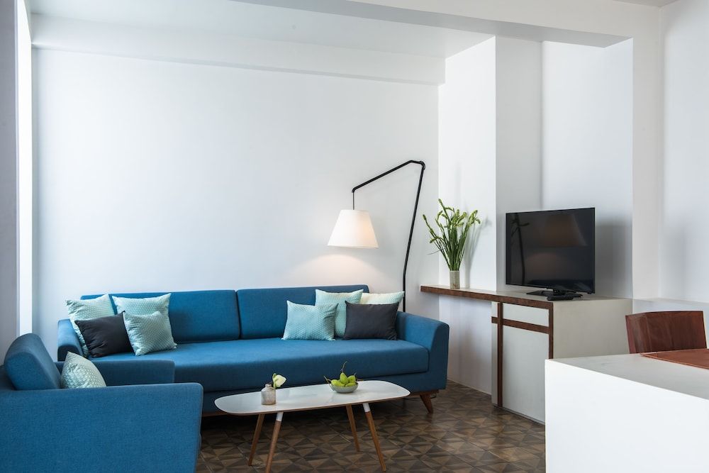 1920 Hotel Suite (1 way pick up) 3