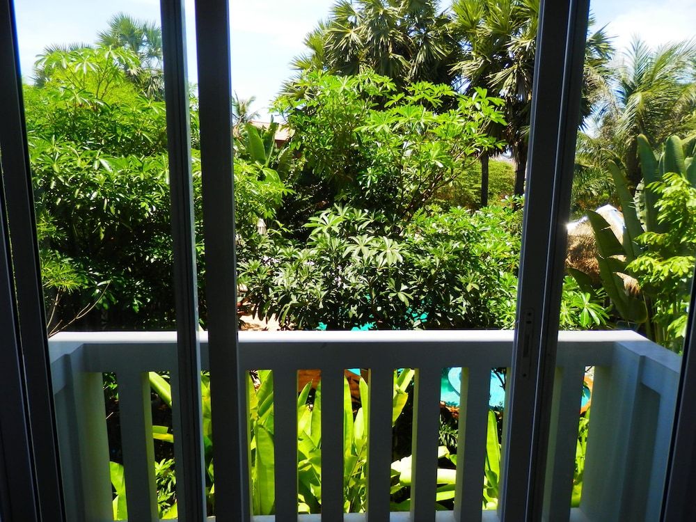 Hak Boutique Hotel & Resort Superior Suite, Pool View 3