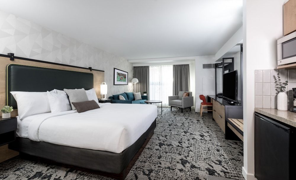Deluxe Studio, 1 King Bed with Sofa bed