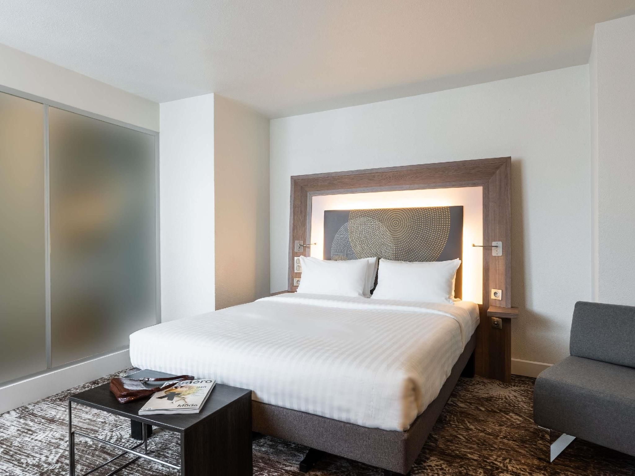 Novotel Paris Gare De Lyon Standard Double Room with Queen size bed 2