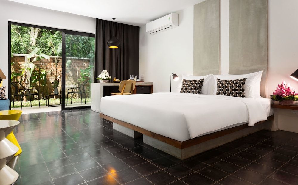 Hillocks Hotel & Spa Deluxe Suite King with 35% off Spa 2