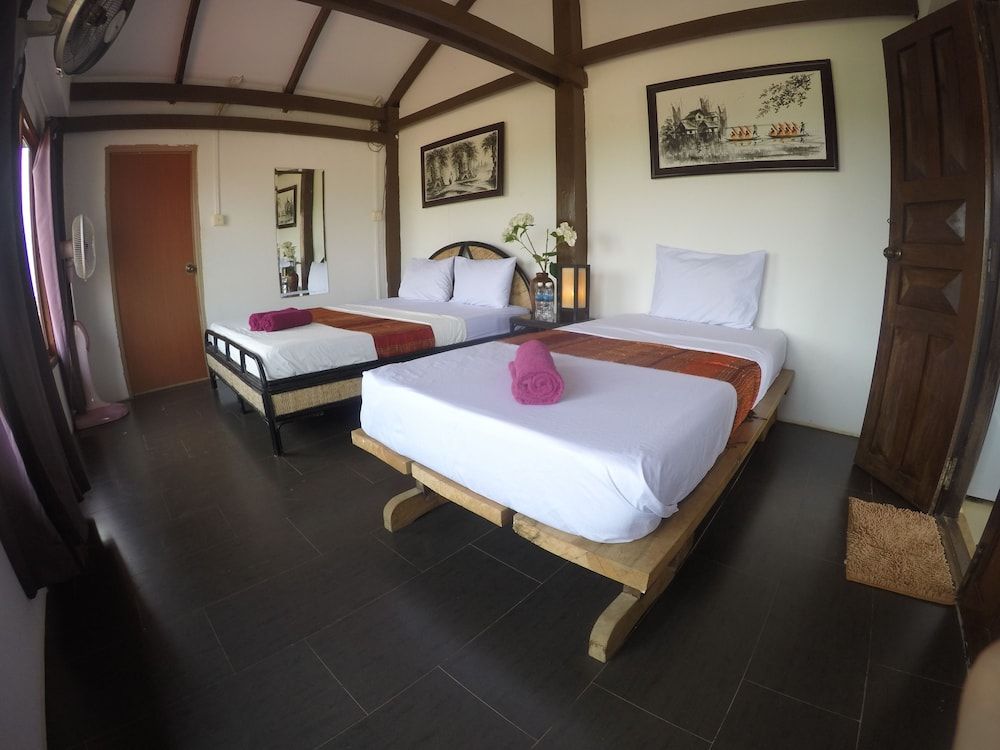 Villa Vedici Khmer House Double + Single 2