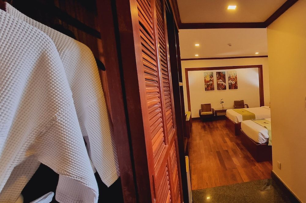 Maison Saiko Angkor Boutique Deluxe Twin Room, 2 Twin Beds, Bathtub, City View 5