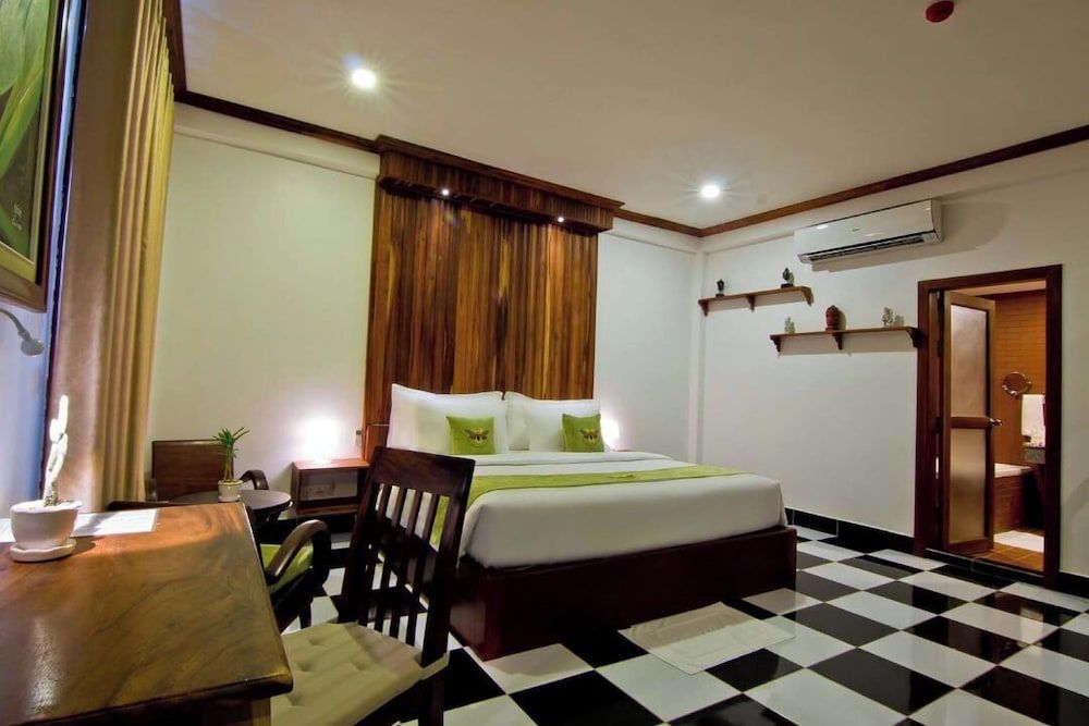 Deluxe Double Room, 1 King Bed, Bathtub, City View