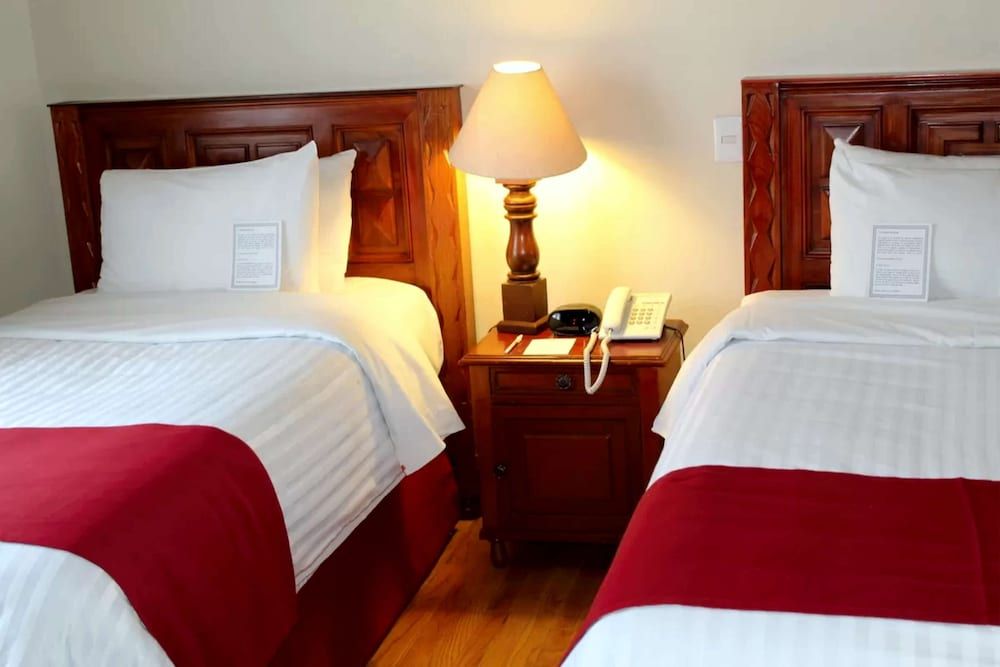 Best Western Majestic Standard Room, 2 Twin Beds, Non Smoking 4